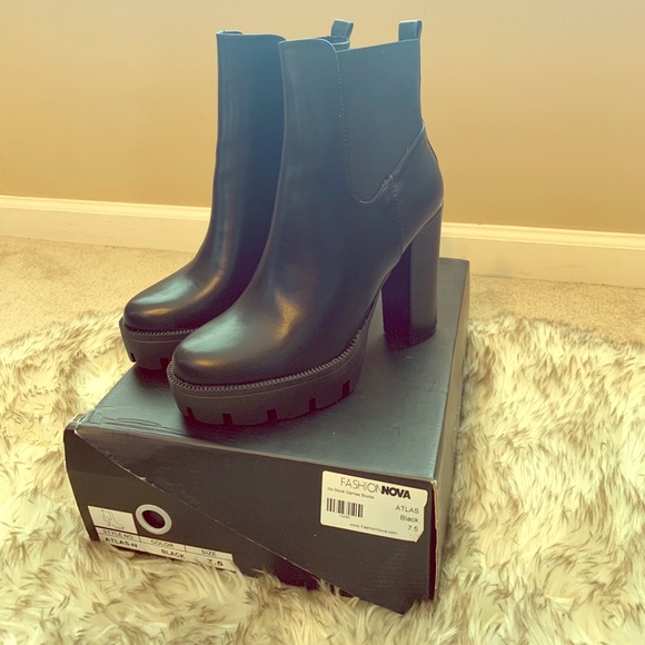 Fashionova Black Booties - Picture 1 of 2